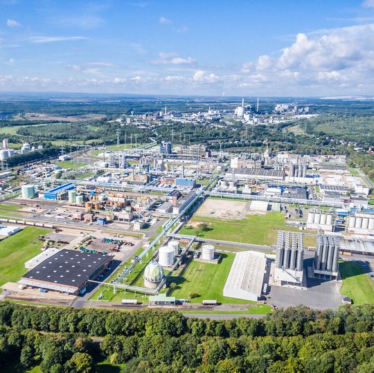 Im Chemiepark Knapsack wird die weltweit größte Compoundierungsanlage eingeweiht. Im Chemiepark Knapsack wird die weltweit größte Compoundierungsanlage eingeweiht.