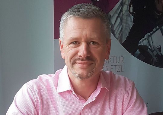 Armin Przirembel ist Leiter der Business Unit Funknetze bei Axians GA Netztechnik. Nach dem Studium zum Elektroingenieur startete Przirembel im jahr 2000 seine Laufbahn in der Mobilfunkbranche als Funknetzplaner für Vodafone, anschließend Mobilcom und E-Plus. 2005 wechselte er ins Management der heutigen Axians. Dort leitet er bis heute die Business Unit für Service und neue Märkte.