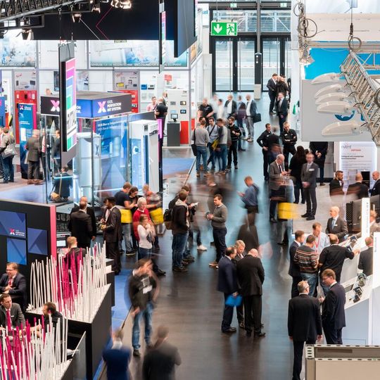 Vom 26. bis 28. November lädt die Messe SPS alle nach Nürnberg ein, die sich für elektrische Automatisierung interessieren. Vom 26. bis 28. November lädt die Messe SPS alle nach Nürnberg ein, die sich für elektrische Automatisierung interessieren.
