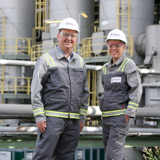 Mit dem Ausbau seiner ITDA-Kapazitäten in Marl reagiert Evonik auf die steigende Marktnachfrage nach hochwirksamen oberflächenaktiven Substanzen. Mit dem Ausbau seiner ITDA-Kapazitäten in Marl reagiert Evonik auf die steigende Marktnachfrage nach hochwirksamen oberflächenaktiven Substanzen.