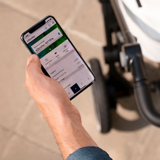 Hilfe vom E-Antrieb, Verwaltung per App: Bosch elektrifiziert und digitalisiert den Kinderwagen. Hilfe vom E-Antrieb, Verwaltung per App: Bosch elektrifiziert und digitalisiert den Kinderwagen.