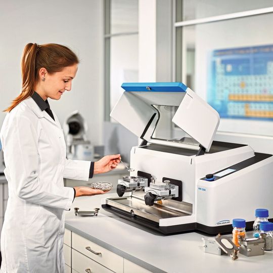 Fig.1: The new MM500 mill enables grinding down to the nanometer range. Fig.1: The new MM500 mill enables grinding down to the nanometer range.