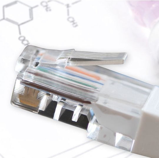 Abb. 1: Analysengeräte und -prozesse digital zu vernetzen und zu steuern, kann die Laborarbeit optimieren und effizienter machen. Abb. 1: Analysengeräte und -prozesse digital zu vernetzen und zu steuern, kann die Laborarbeit optimieren und effizienter machen.