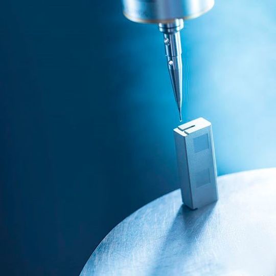 Mit dem Ultrakurzpuls-Laser entstehen filigrane und präzise Formen wie beispielsweise Prägestempel aus Hartmetall. Mit dem Ultrakurzpuls-Laser entstehen filigrane und präzise Formen wie beispielsweise Prägestempel aus Hartmetall.