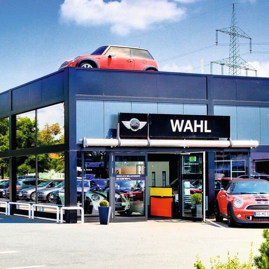 Mit 16 Prozent Zuwachs bei den Gesamtverkäufen im vergangenen Jahr steht die Wahl-Gruppe in Siegen jetzt auf Rang 19 der großen deutschen Autohändler. Mit 16 Prozent Zuwachs bei den Gesamtverkäufen im vergangenen Jahr steht die Wahl-Gruppe in Siegen jetzt auf Rang 19 der großen deutschen Autohändler.