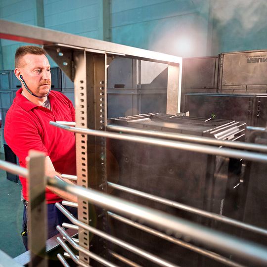 Auf Wunsch übernimmt der Spezialist für das Management von Mehrwegbehältern Sprintbox die Reinigung sowie die komplette operative Behälterlogistik. Auf Wunsch übernimmt der Spezialist für das Management von Mehrwegbehältern Sprintbox die Reinigung sowie die komplette operative Behälterlogistik.