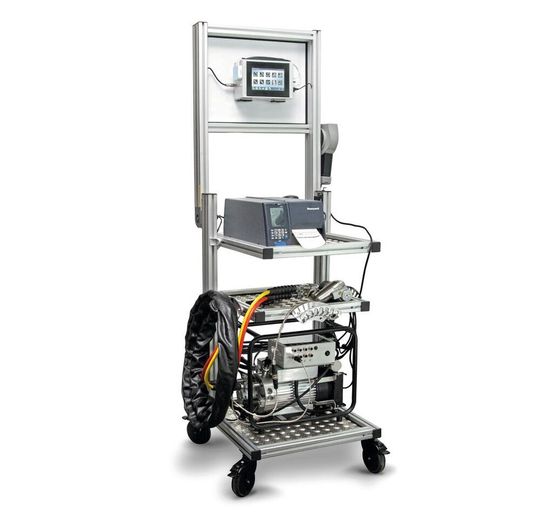 Wie gemacht für Serienverschraubungen: Das Gespann aus Werkstattwagen, Pumpe, Scanner, Label-Drucker und Verschraubungswerkzeug. Wie gemacht für Serienverschraubungen: Das Gespann aus Werkstattwagen, Pumpe, Scanner, Label-Drucker und Verschraubungswerkzeug.
