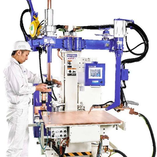 Da die untere Elektrode ein flacher Kupfertisch ist, ist kaum Nachbearbeitung auf der Rückseite des Werkstückes nötig. Da die untere Elektrode ein flacher Kupfertisch ist, ist kaum Nachbearbeitung auf der Rückseite des Werkstückes nötig.