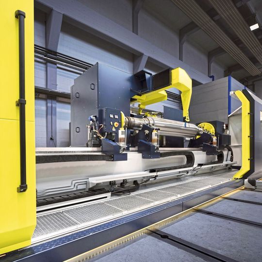 Die Schleifmaschine Ultragrind SG2 ist eine der zwei Maschinen, die digitale Zwillinge erhalten haben. Die Schleifmaschine Ultragrind SG2 ist eine der zwei Maschinen, die digitale Zwillinge erhalten haben.