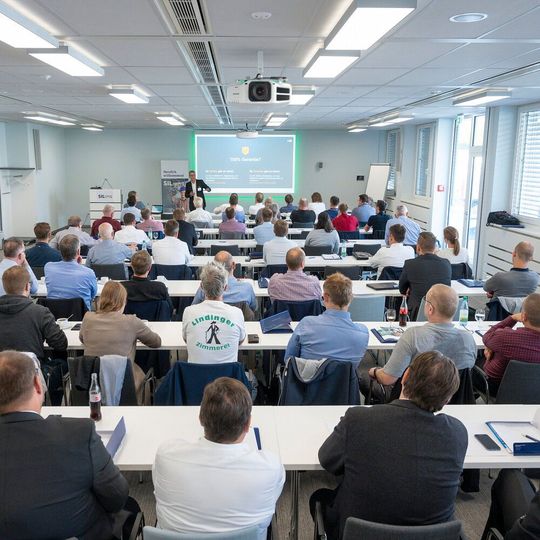 Bei der Spezifikation, Analyse und Umsetzung von Funktionaler Sicherheit bleiben im praktischen Umgang viele Fragen offen. Antworten gab es auf dem 1. SIL-Forum – von SIL-Experten namhafter Unternehmen in Form von Vorträgen, Workshops und natürlich im direkten Gespräch. Bei der Spezifikation, Analyse und Umsetzung von Funktionaler Sicherheit bleiben im praktischen Umgang viele Fragen offen. Antworten gab es auf dem 1. SIL-Forum – von SIL-Experten namhafter Unternehmen in Form von Vorträgen, Workshops und natürlich im direkten Gespräch.