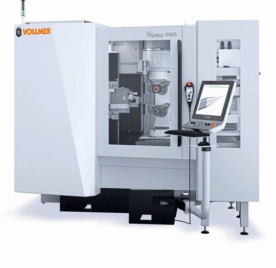 Die Vgrind 340S von Vollmer ist eins der drei präsentierten Maschinenhighlights in Halle 6 am Stand F66, der EMO Hannover 2019. Sie wurde von den Vollmer-Experten speziell für die Produktion und das präzise Nachschärfen von filigranen Hartmetall-Werkzeugen mit Durchmessern zwischen 0,3 und 12,7 mm getrimmt. Erfahren sie noch mehr zu ihr und den anderen schleif- und erodiertechnischen Innovationen... Die Vgrind 340S von Vollmer ist eins der drei präsentierten Maschinenhighlights in Halle 6 am Stand F66, der EMO Hannover 2019. Sie wurde von den Vollmer-Experten speziell für die Produktion und das präzise Nachschärfen von filigranen Hartmetall-Werkzeugen mit Durchmessern zwischen 0,3 und 12,7 mm getrimmt. Erfahren sie noch mehr zu ihr und den anderen schleif- und erodiertechnischen Innovationen...