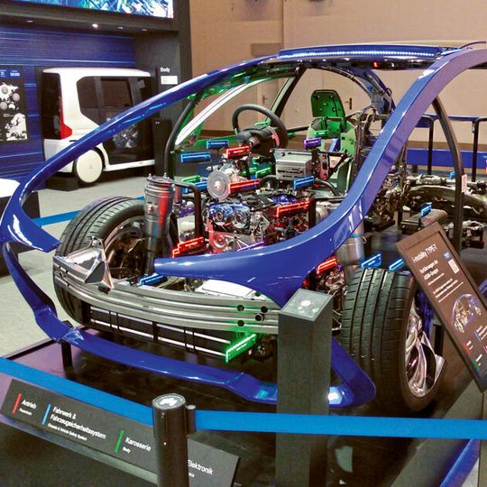 Der Automobilzulieferer Aisin zeigt in einem Fahrzeugdemonstrator seine Produktpalette. Der Automobilzulieferer Aisin zeigt in einem Fahrzeugdemonstrator seine Produktpalette.