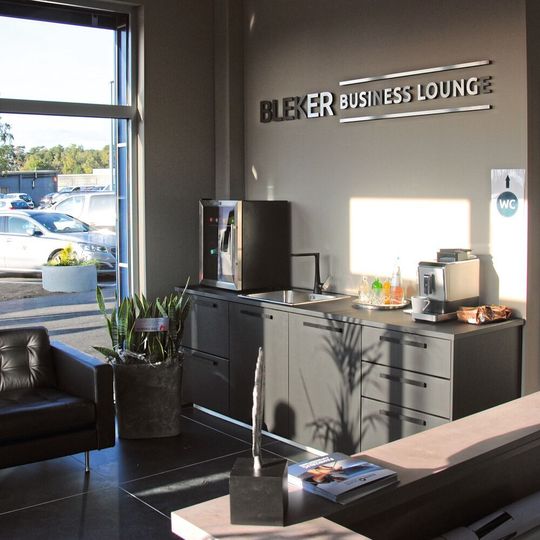 Mit der Bleker Business Lounge will die Borkener Autohausgruppe die Auslieferungen in eine neue Dimension führen. Mit der Bleker Business Lounge will die Borkener Autohausgruppe die Auslieferungen in eine neue Dimension führen.