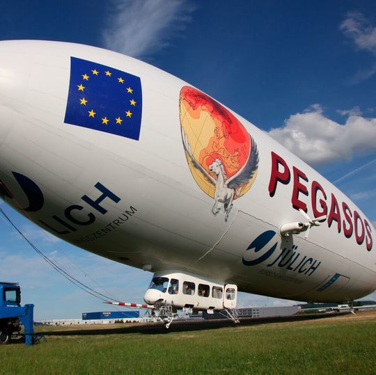 Zeppelin NT bei der Messkampagne Pegasos im Jahr 2012 Zeppelin NT bei der Messkampagne Pegasos im Jahr 2012