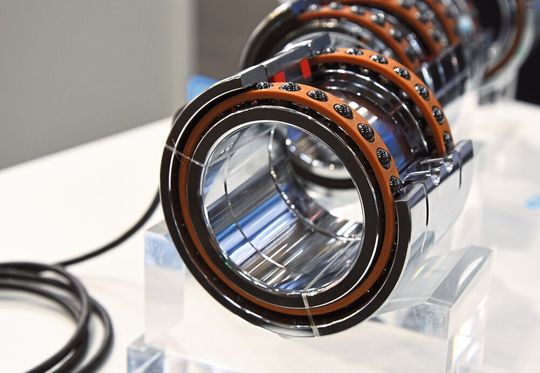 NTN stellt am Messestand auf der EMO 2019 erstmals eine Lagereinheit mit integrierter Sensorik vor. NTN stellt am Messestand auf der EMO 2019 erstmals eine Lagereinheit mit integrierter Sensorik vor.