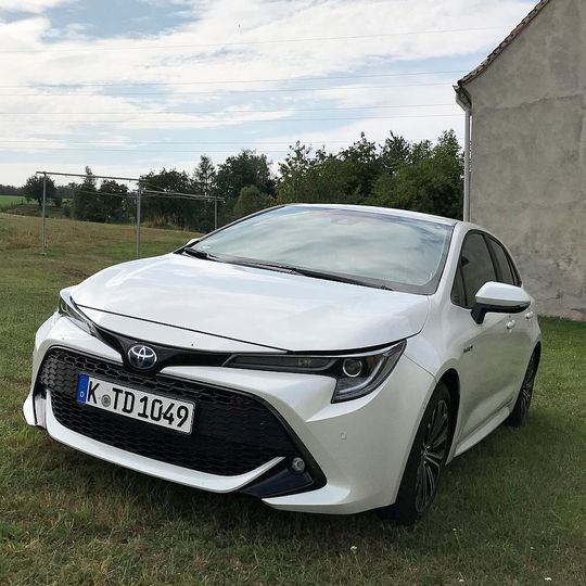 Die neue Corolla-Generation ist sicherlich die schönste in der langen Modellgeschichte. Die neue Corolla-Generation ist sicherlich die schönste in der langen Modellgeschichte.