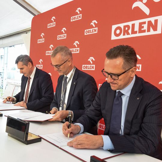 Clariant und Orlen Południe haben eine Lizenzvereinbarung über die sunliquid Zellulose-Ethanol-Technologie unterzeichnet. Clariant und Orlen Południe haben eine Lizenzvereinbarung über die sunliquid Zellulose-Ethanol-Technologie unterzeichnet.