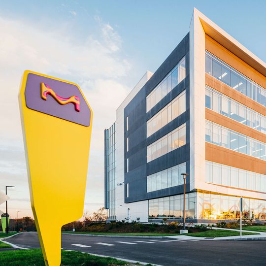 Die Herstellungs- und Testkapazitäten von Intermolecular ermöglichen es Merck künftig, Materialkombinationen unmittelbar im spezifischen Anwendungsumfeld zu testen. Die Herstellungs- und Testkapazitäten von Intermolecular ermöglichen es Merck künftig, Materialkombinationen unmittelbar im spezifischen Anwendungsumfeld zu testen.