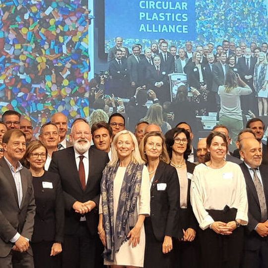 Approximately 100 partners signed the founding act of the Circular Plastics Alliance in Brussels. Approximately 100 partners signed the founding act of the Circular Plastics Alliance in Brussels.