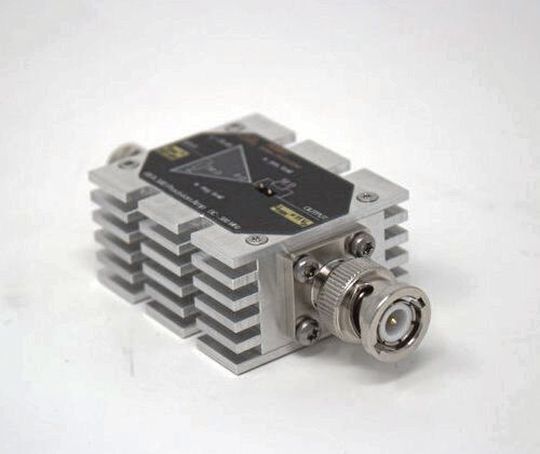 Die Amplitude des RFA 300K3 ist in einem Frequenzbereich von 300 kHz bis 3 GHz linear. Die Amplitude des RFA 300K3 ist in einem Frequenzbereich von 300 kHz bis 3 GHz linear.