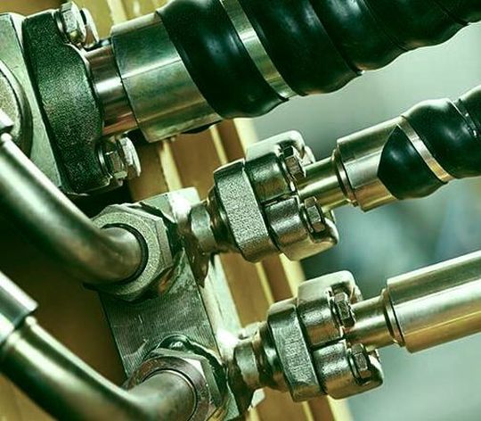 Die Hydraulik ist in Sachen Kunststoffspritzgießen eine dominante Antriebstechnik für die Verarbeitungssysteme. Wenige beachten den Einfluss der Hydraulikölviskosität auf die Energieeffizienz. Ein Experte klärt hier auf, und will diesen Mangel damit beseitigen. Die Hydraulik ist in Sachen Kunststoffspritzgießen eine dominante Antriebstechnik für die Verarbeitungssysteme. Wenige beachten den Einfluss der Hydraulikölviskosität auf die Energieeffizienz. Ein Experte klärt hier auf, und will diesen Mangel damit beseitigen.