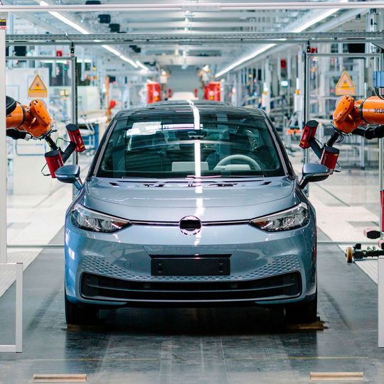 Volkswagen will die zuletzt in der Produktion eingesparten Mittel unter anderem in die Elektromobilität investieren. Volkswagen will die zuletzt in der Produktion eingesparten Mittel unter anderem in die Elektromobilität investieren.