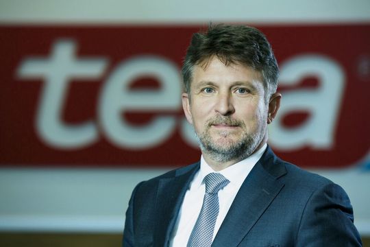 Dr. Norman Goldberg wird ab dem 1. Januar 2020 das Amt des Vorsitzenden des Vorstands der Tesa SE übernehmen und tritt die Nachfolge von Dr. Robert Gereke an, der in den Ruhestand geht. Dr. Norman Goldberg wird ab dem 1. Januar 2020 das Amt des Vorsitzenden des Vorstands der Tesa SE übernehmen und tritt die Nachfolge von Dr. Robert Gereke an, der in den Ruhestand geht.
