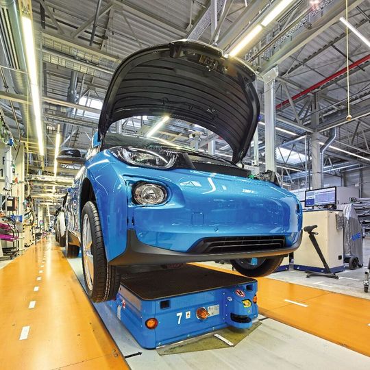 Antriebe:
In der heutigen Zeit sind fahrerlose Transportsysteme durch die Automatisierung mehr denn je gefragt. Der SIMATIC MICRO-DRIVE erfüllt hierfür alle Anforderungen und überzeugt mit einfacher Inbetriebnahme und Bauweise. Durch das große Leistungsspektrum kann er flexibel eingesetzt werden. Antriebe:
In der heutigen Zeit sind fahrerlose Transportsysteme durch die Automatisierung mehr denn je gefragt. Der SIMATIC MICRO-DRIVE erfüllt hierfür alle Anforderungen und überzeugt mit einfacher Inbetriebnahme und Bauweise. Durch das große Leistungsspektrum kann er flexibel eingesetzt werden.