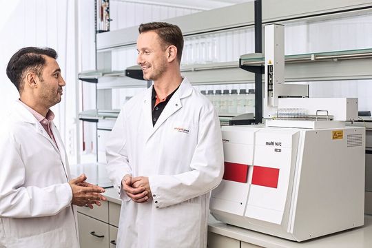 Der multi N/C 2100S pharma ist spezialisiert auf die Impfstoffqualitätskontrolle über die Gesamtstickstoffmessung. Der multi N/C 2100S pharma ist spezialisiert auf die Impfstoffqualitätskontrolle über die Gesamtstickstoffmessung.
