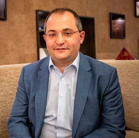 Denis Bederov ist Weltraum- und Systemwissenschaftler und Amateurfunker. Als Entrepreneur treibt er neue Zukunftsentwicklungen verantwortungsbewusst voran. Denis Bederov ist Weltraum- und Systemwissenschaftler und Amateurfunker. Als Entrepreneur treibt er neue Zukunftsentwicklungen verantwortungsbewusst voran.