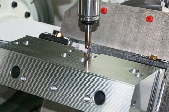 La fraise EHHR (Epoch High Hard Radius) à 6 dents de MMC Hitachi Tool s'est révélée être la meilleure solution pour le fabricant Harting. La fraise EHHR (Epoch High Hard Radius) à 6 dents de MMC Hitachi Tool s'est révélée être la meilleure solution pour le fabricant Harting.