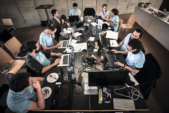 Durant 28 heures, les participants développeront des prototypes à même de répondre aux défis proposés par des professionnels du domaine de l’eau. Durant 28 heures, les participants développeront des prototypes à même de répondre aux défis proposés par des professionnels du domaine de l’eau.