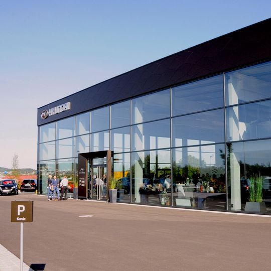 Das Autohaus Breu hat in Cham einen neuen Standort bezogen. Das Autohaus Breu hat in Cham einen neuen Standort bezogen.