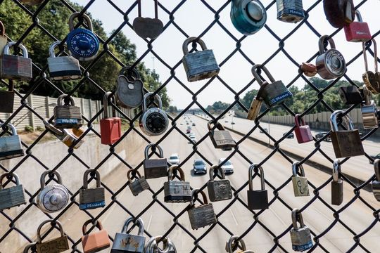 Die DS-GVO beschäftigt die deutsche Wirtschaft in Sachen Datenschutz noch immer. Die DS-GVO beschäftigt die deutsche Wirtschaft in Sachen Datenschutz noch immer.