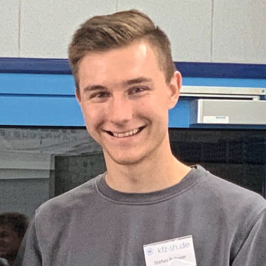 Stefan Rohwer hat den Leistungswettbewerb 2019 des Kfz-Gewerbes Schleswig-Holstein gewonnen. Stefan Rohwer hat den Leistungswettbewerb 2019 des Kfz-Gewerbes Schleswig-Holstein gewonnen.
