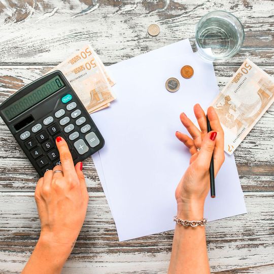 Investitionsentscheide müssen gut kalkuliert sein. Die AxNum AG bietet ihren Kunden verschiedene Lösungen für die Miete ihrer Servopressen. Investitionsentscheide müssen gut kalkuliert sein. Die AxNum AG bietet ihren Kunden verschiedene Lösungen für die Miete ihrer Servopressen.