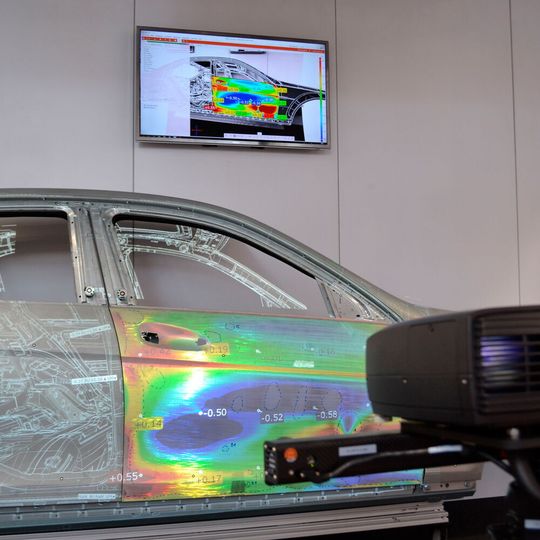 Das Verfahren zur markerlos-modellbasierten Initialisierung von Bauteilen steigert die Flexibilität beim Einsatz von Werklicht Pro Laserprojektoren sowie Video Projektoren und ermöglicht, künftig in vielen Montage- und Prüfprozessen komplett auf Marker zu verzichten. Das Verfahren zur markerlos-modellbasierten Initialisierung von Bauteilen steigert die Flexibilität beim Einsatz von Werklicht Pro Laserprojektoren sowie Video Projektoren und ermöglicht, künftig in vielen Montage- und Prüfprozessen komplett auf Marker zu verzichten.