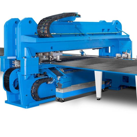Die neue CNC-Stanzmaschine Multipunch 4020 Borschert rundet die bewährte ab und ist speziell für die Bearbeitung von Blechen im sogenannten Superformat 4000 x 2000 Millimeter konzipiert. Die neue CNC-Stanzmaschine Multipunch 4020 Borschert rundet die bewährte ab und ist speziell für die Bearbeitung von Blechen im sogenannten Superformat 4000 x 2000 Millimeter konzipiert.