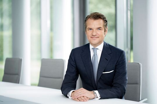 Peer M. Schatz tritt als CEO bei Qiagen zurück, um sich neuen Herausforderungen zu widmen. Peer M. Schatz tritt als CEO bei Qiagen zurück, um sich neuen Herausforderungen zu widmen.