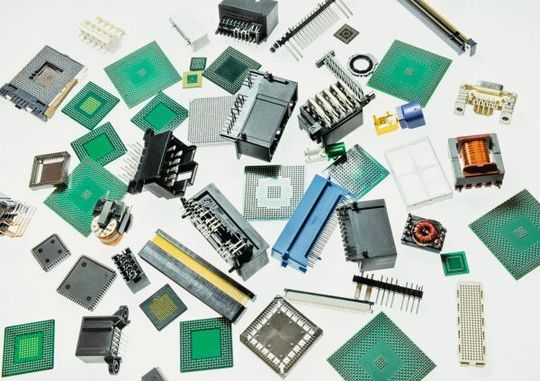 Auch für anspruchsvolle Bauteile: Mit dem speziellen OSC Package (Odd Shape Components) der neuen SIPLACE SX lassen sich Snap-ins, Radial-, Axial- und andere anspruchsvolle Bauteile zuverlässig bestücken.