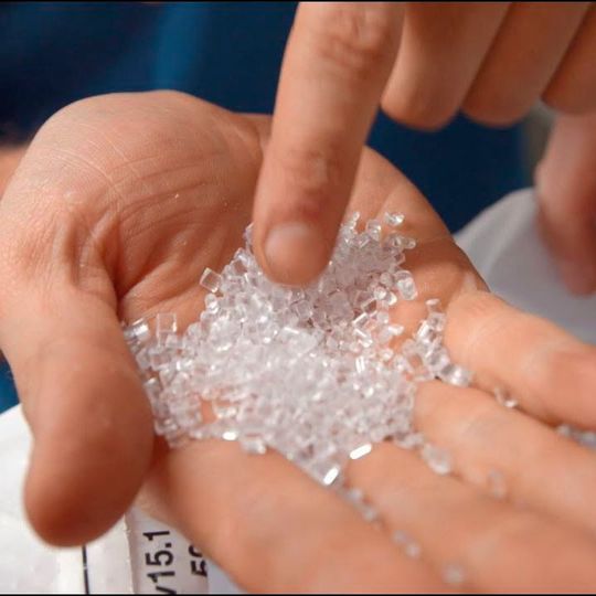 BASF wird diese Sekundärrohstoffe aus der Zusammenarbeit im Rahmen ihres Chemcycling-Projekts nutzen, um den Markt für chemisch recycelte Kunststoffe mit ausgewählten Kunden zu entwickeln. BASF wird diese Sekundärrohstoffe aus der Zusammenarbeit im Rahmen ihres Chemcycling-Projekts nutzen, um den Markt für chemisch recycelte Kunststoffe mit ausgewählten Kunden zu entwickeln.