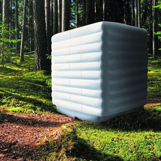Spart Holz und sorgt trotzdem für Schutz – die palettenlose Verpackung. Spart Holz und sorgt trotzdem für Schutz – die palettenlose Verpackung.