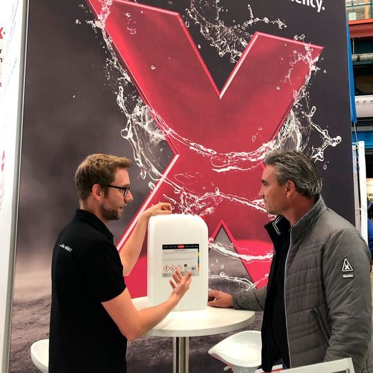 Die neuen Produkte stießen bei den Besuchern der „Car Wash Show Europe“ auf reges Interesse. Die neuen Produkte stießen bei den Besuchern der „Car Wash Show Europe“ auf reges Interesse.