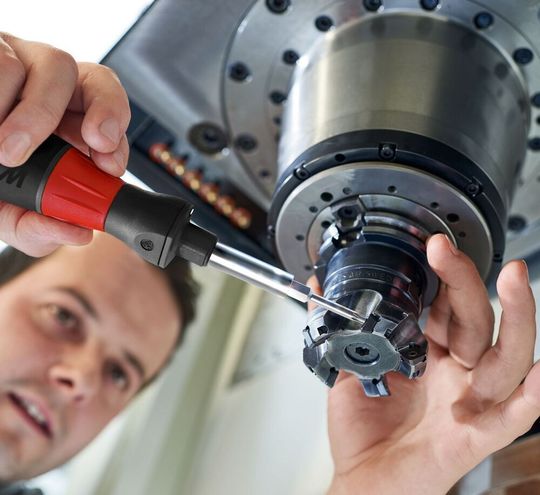 Der Wiha-E-Schraubendreher kann jetzt auch in einer industrietauglichen Ausführung geordert werden. Der neue speede-Industrial kommt im durchdachten Set, heißt es weiter, und ist nun mit allen Standardbits kompatibel. Der Wiha-E-Schraubendreher kann jetzt auch in einer industrietauglichen Ausführung geordert werden. Der neue speede-Industrial kommt im durchdachten Set, heißt es weiter, und ist nun mit allen Standardbits kompatibel.