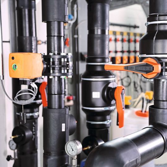 Das Rohrleitungssystem Cool-Fit hilft bei einer energieeffizienten Prozess- und Lagerkühlung. Das Rohrleitungssystem Cool-Fit hilft bei einer energieeffizienten Prozess- und Lagerkühlung.