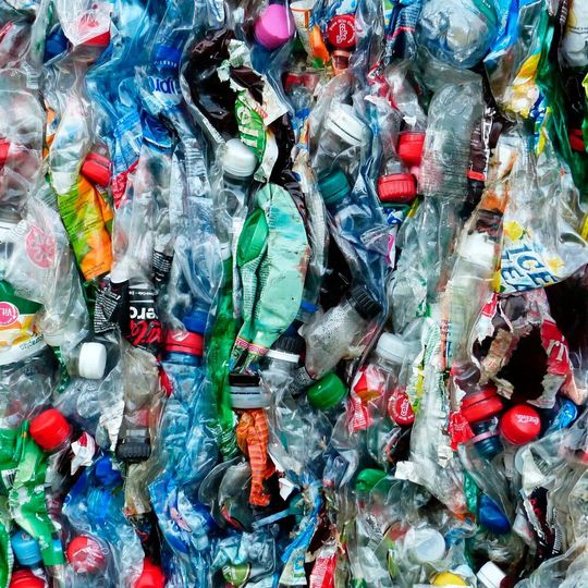 Das Circularise-Plastics-Konzept nutzt Blockchain, um eine lückenlose Rückverfolgbarkeit und Herkunft von Kunststoffprodukten zu gewährleisten. Das Circularise-Plastics-Konzept nutzt Blockchain, um eine lückenlose Rückverfolgbarkeit und Herkunft von Kunststoffprodukten zu gewährleisten.