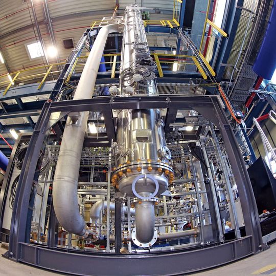 Im Evonik-Modul der Rheticus Versuchsanlage arbeiten Bakterien an der Umwandlung von Synthesegasen in Spezialchemikalien wie Butanol. Im Evonik-Modul der Rheticus Versuchsanlage arbeiten Bakterien an der Umwandlung von Synthesegasen in Spezialchemikalien wie Butanol.