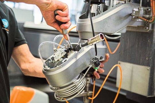 „STM 108 Punkte Check“, „STM Jahresservice“ und „STM Hochdruck-Pumpenservice“ heißen die drei Servicepakete, die STM jetzt für Wasserstrahl-Schneidanlagen und wichtige Komponenten derselben anbietet. Näheres hier im Artikel oder im Rahmen der Blechexpo 2019 in Halle 5 am Stand 5404. „STM 108 Punkte Check“, „STM Jahresservice“ und „STM Hochdruck-Pumpenservice“ heißen die drei Servicepakete, die STM jetzt für Wasserstrahl-Schneidanlagen und wichtige Komponenten derselben anbietet. Näheres hier im Artikel oder im Rahmen der Blechexpo 2019 in Halle 5 am Stand 5404.