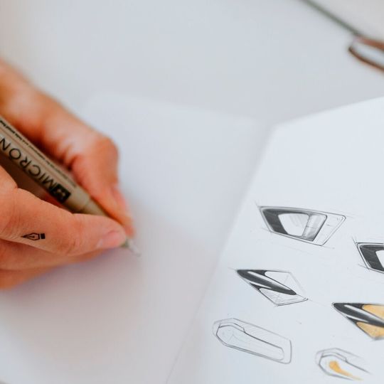 Häufig bleibt in F&E-Abteilungen von Unternehmen und Instituten der Gedanke an das zukünftige Produktdesign auf der Strecke. Designer haben sich darauf spezialisiert, hierbei zu helfen und Visonen umzusetzen. Häufig bleibt in F&E-Abteilungen von Unternehmen und Instituten der Gedanke an das zukünftige Produktdesign auf der Strecke. Designer haben sich darauf spezialisiert, hierbei zu helfen und Visonen umzusetzen.