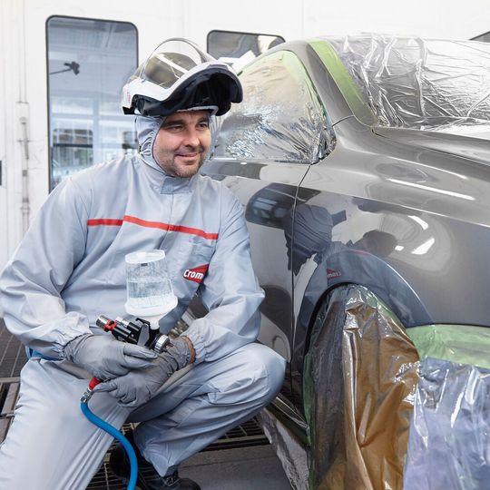 Damit das Lackieren auch bei extremen klimatischen Bedingungen gelingt, hält Cromax ein Sortiment von drei verschiedenen Controllern bereit. Damit das Lackieren auch bei extremen klimatischen Bedingungen gelingt, hält Cromax ein Sortiment von drei verschiedenen Controllern bereit.